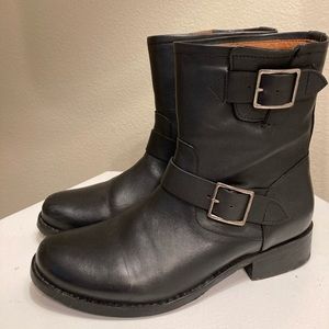 Frye Vicky Engineer Boot 9 B